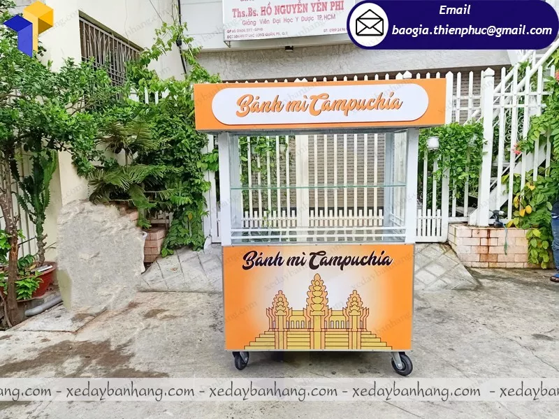 quầy bán bánh mì chả cá