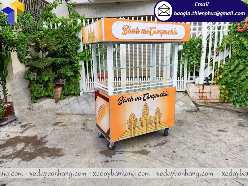 xe đẩy bán bánh mì chả cá