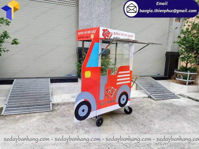 kiot inox bán bánh mì